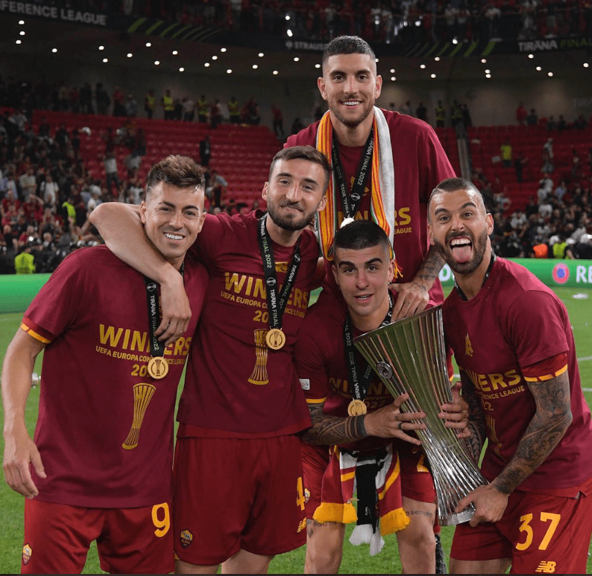 AS Roma players celebrate