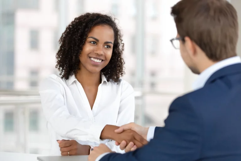 8 Essential Things to Bring to the Interview