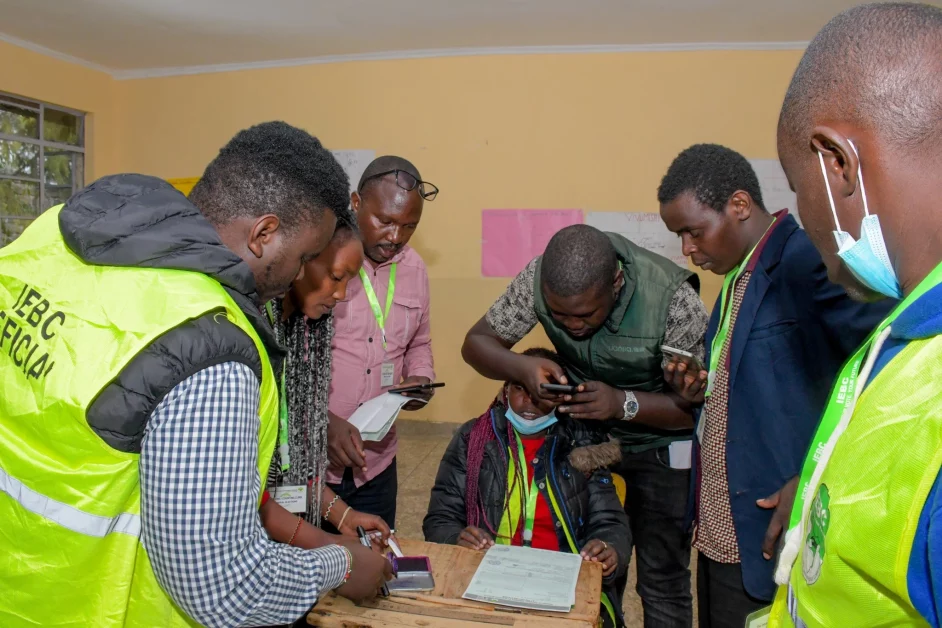 Polling Station agents and IEBC Officials confirming the Form 34As and 34Bs before transmitted to the IEBC Portal. [Photo: IEBC. Source: Facebook.]