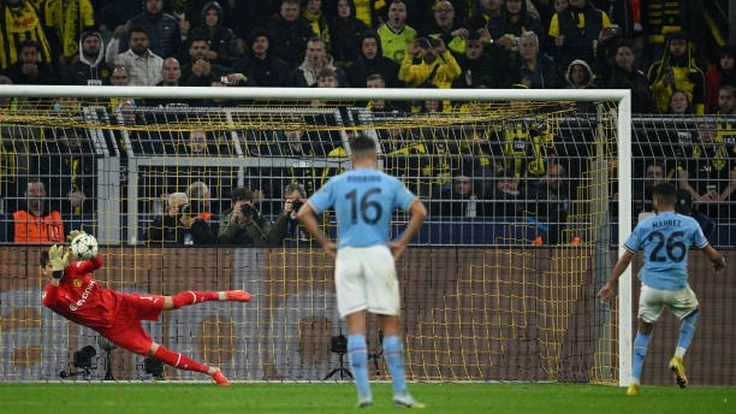 Riyad Mahrez misses a penalty in Manchester City's Champions League fixture with Dortmund (Courtesy/GETTY)