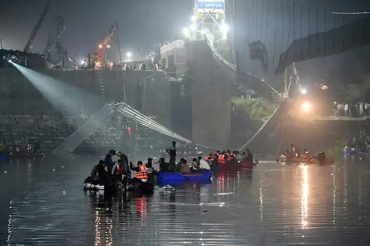 Indian Colonial-era pedestrian bridge collapses, Kills almost 132