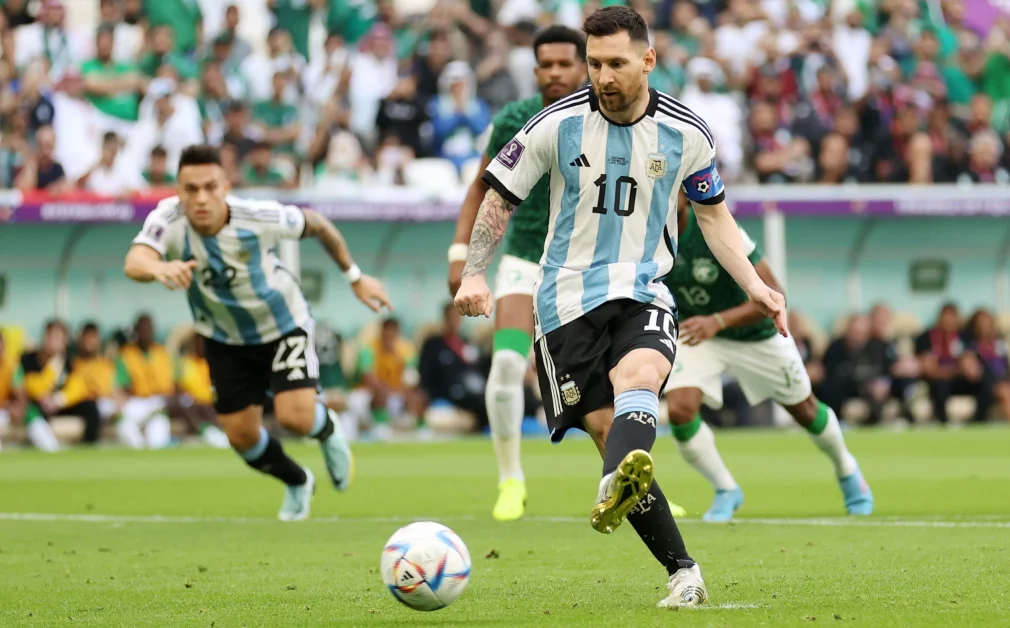 Lionel Messi opens his account at the 2022 Qatar World Cup (Photo: GETTY IMAGES/CATHERINE IVILL)