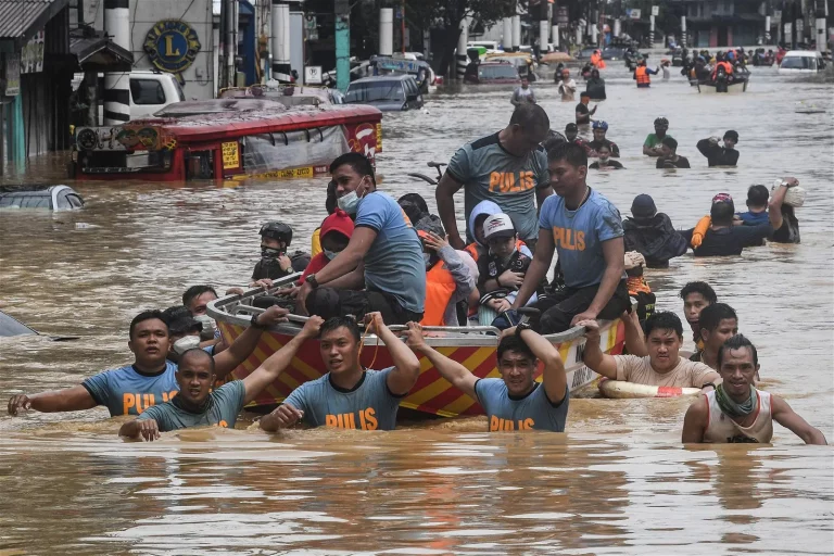 Death Toll Jumps to 25 in Philippine Floods