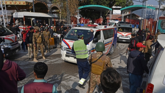 Death Toll Rises to 92 in Pakistan Mosque Bomb Blast