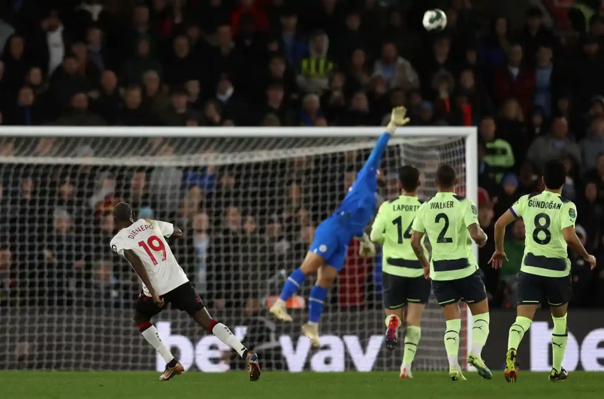 Southampton's Moussa Djenepo scores against Manchester City (Photo: Adrian Dennis/AFP/Getty Images)