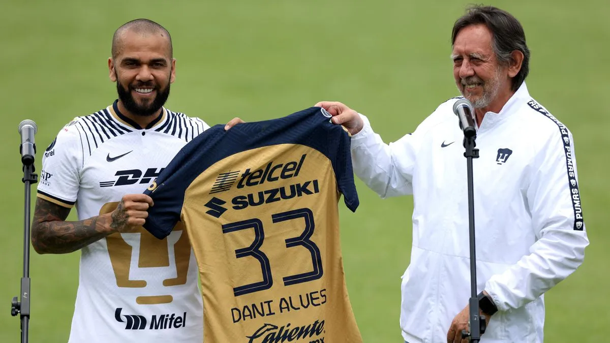 Dani Alves during his unveiling at Pumas in July 2022 (Photo: Courtesy)