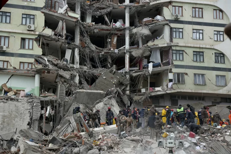 Turkey Earthquake: Rainfall Hinders Rescue Efforts as Death Toll Exceeds 5000