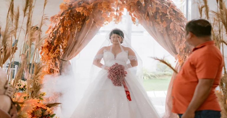 Philippine bride substitutes her flower bouquet for onions