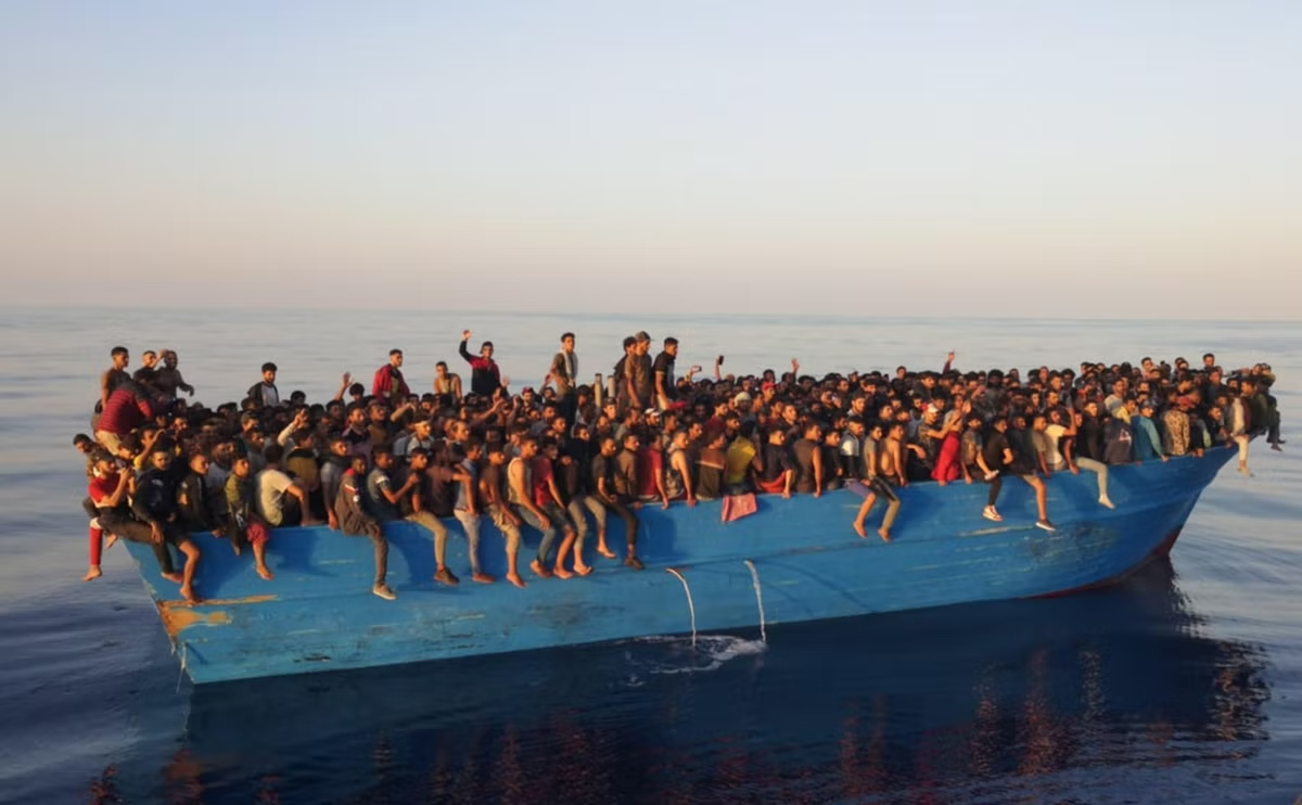 Italian Coastguard operation to save around 1,200 sea migrants