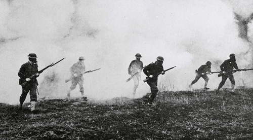 Masked soldiers charge through a cloud of gas during the WW1 [Photo/Courtesy]
