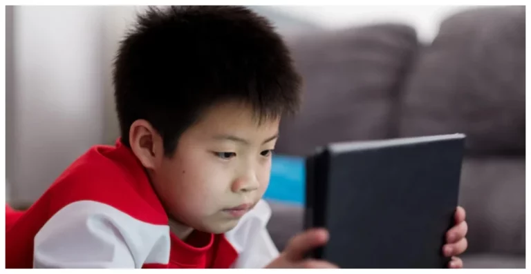 China Proposes Time Limit on Internet Access for Minors