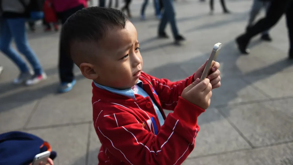 China Proposes Time Limit on The Internet for Minors