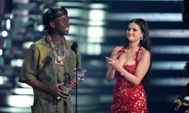 Rema (left) and Selena Gomez accept the award for best Afro beats for Calm Down at the MTV Video Music Awards 2023. [Photo/AP]