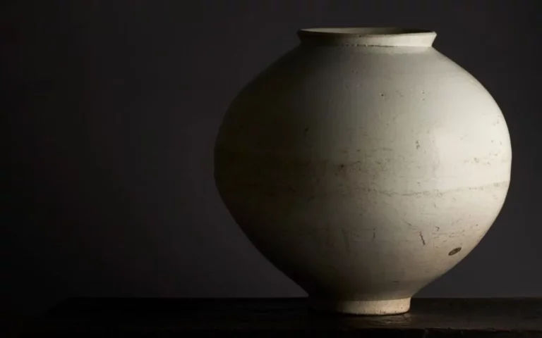 Know why Korean Moon Jars Sell for Millions of Dollars