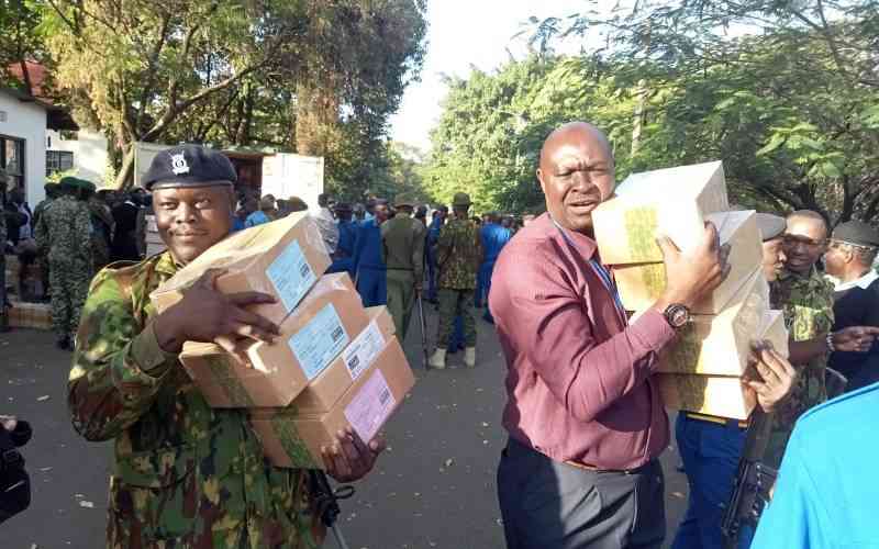 Teachers collecting KCPE and KPSEA exam papers at Kisumu central sub-county headquarters. [Collins Oduor,Standard]