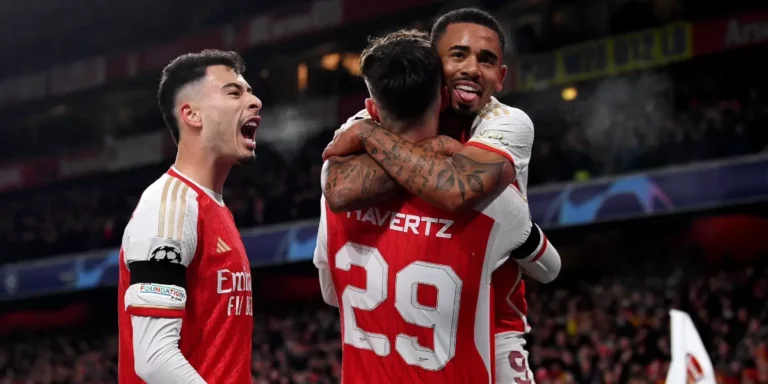 Arsenal crush Lens 6-0 to reach Champions League last 16