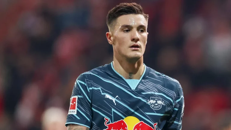 Could Bayern Munich Swoop for Šeško as Transfer Dominoes Fall?