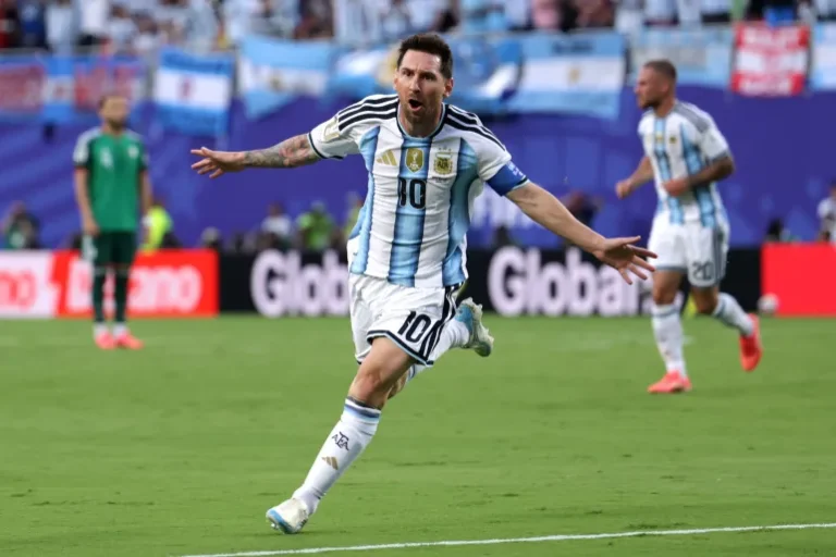 Messi Hat-Trick Powers Argentina Past Algeria in World Cup