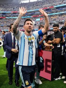 Lionel Messi becomes the World Cup top scorer.