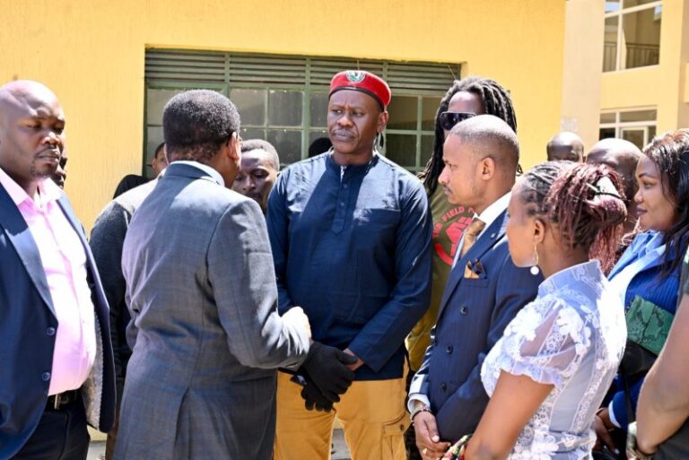Orengo and Babu Stand by Bob Njagi in Court