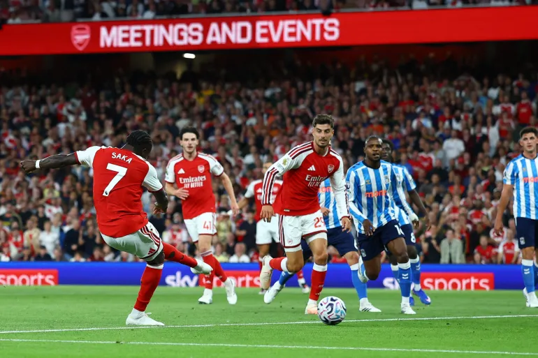 Arsenal Make Flying Start to Title Defence