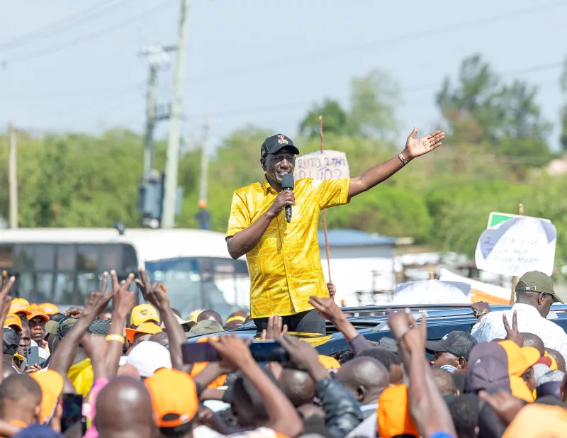 William Ruto speaks at a political event in Siaya while criticising Uhuru Kenyatta and opposition leaders.