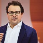 Donald Trump is set to dine with Anthropic CEO Dario Amodei after months of tensions over AI safety, military use and government safeguards.