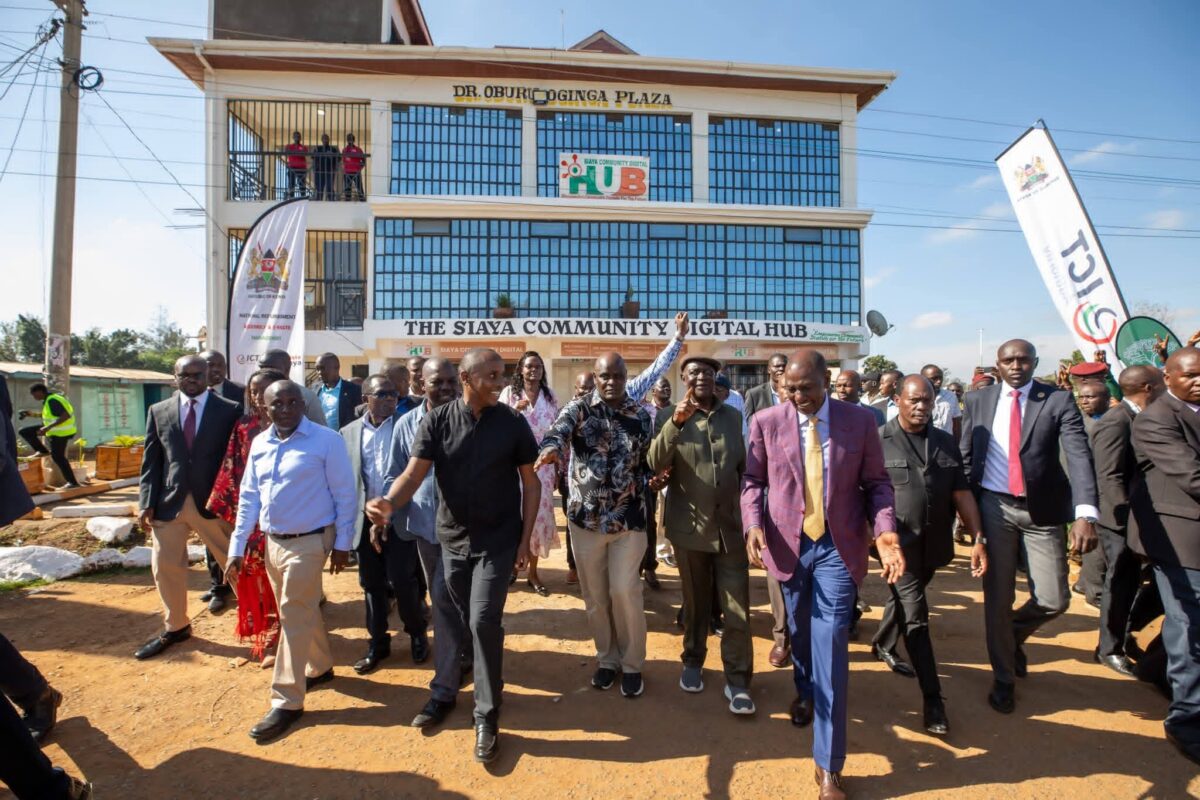 William Ruto and government leaders attend a development tour in Siaya, where roads were launched and Dhogoye Bridge was inspected.