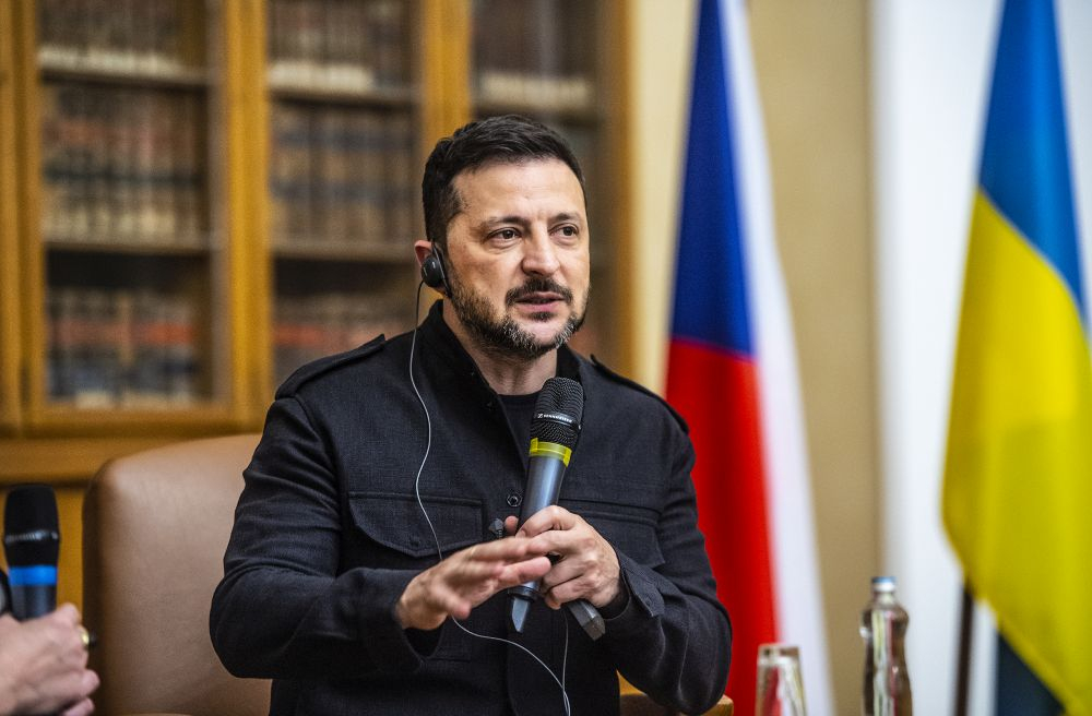 Pope Leo XIV receives messages of support from Italian Prime Minister Giorgia Meloni, Ukrainian President Volodymyr Zelensky and Catholic leaders as he prepares for surgery to remove a lung nodule.
